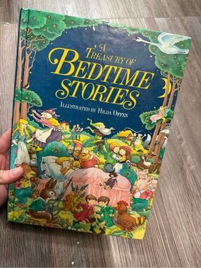 A Treasury of Bedtime Stories - Illustrated Hilda Offen - Blue & Green Cover